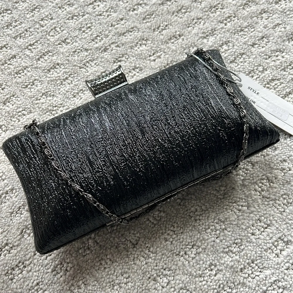 Black clutch purse with chain - Picture 7 of 7